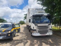 PRF prende motorista de carreta dirigindo embriagado na BR 101, em Sapeaçu (BA)