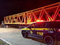 PRF recupera semirreboque furtado há poucas horas e dois homens são detidos