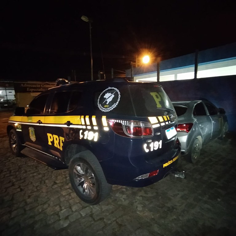 O carro deveria ser devolvido desde junho de 2021, porém não foi entregue no prazo contratual e os devidos pagamentos não foram realizados.