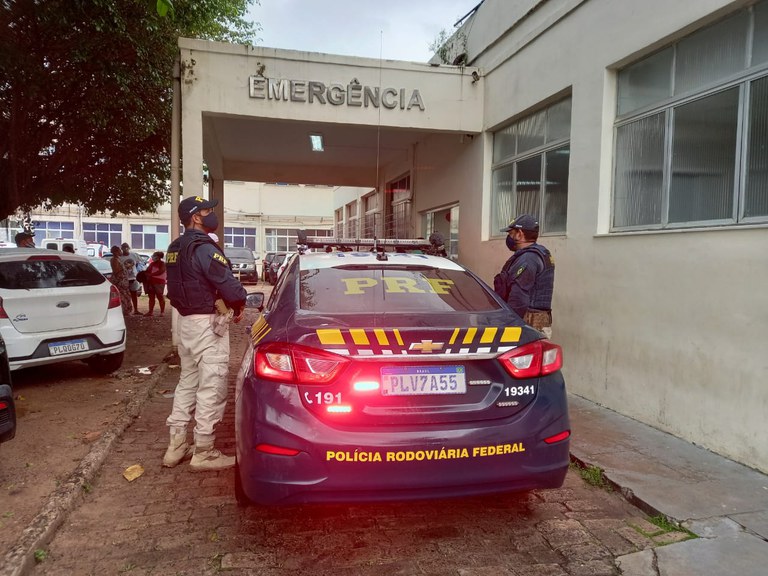 Após pane em ambulância, PRF na Bahia socorre gestante em trabalho de parto