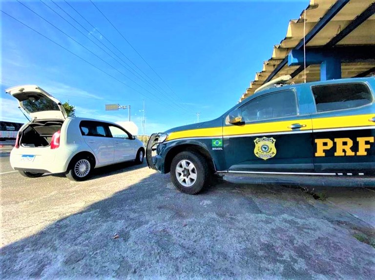 Com ajuda de QR CODE, PRF prende motorista transitando na BR 116 com carro clonado