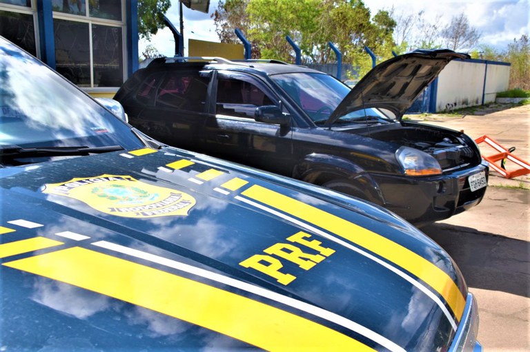 Em Teixeira de Freitas (BA), PRF recupera camioneta furtada e prende receptador