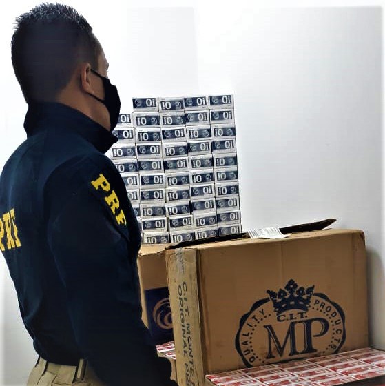 PRF apreende carro com 25 mil reais em cigarros contrabandeados na BR 116
