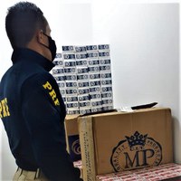 PRF apreende carro com 25 mil reais em cigarros contrabandeados na BR 116