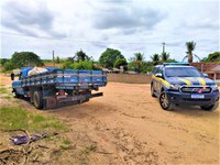 PRF flagra condutor inabilitado transitando na rodovia com os 6 pneus ‘carecas’; veja vídeo