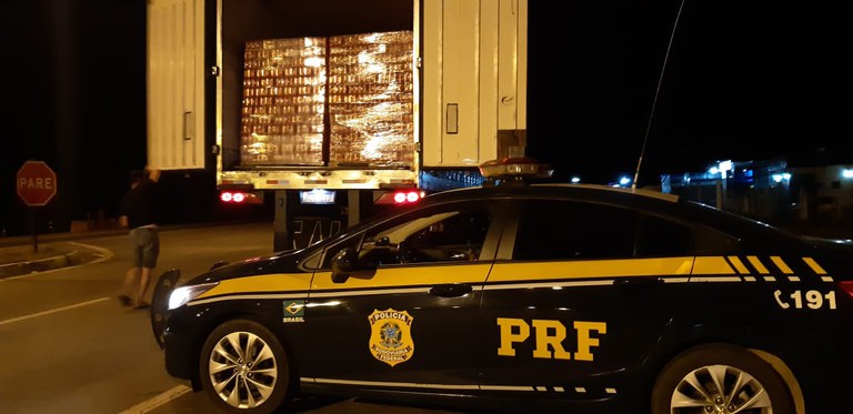 Quase 80 mil litros de cerveja transportados irregularmente foram apreendidos pela PRF em Jequié (BA)
