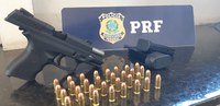 Após abordagem, PRF apreende pistola, munições e carregadores escondidos dentro de carro  na BR 101