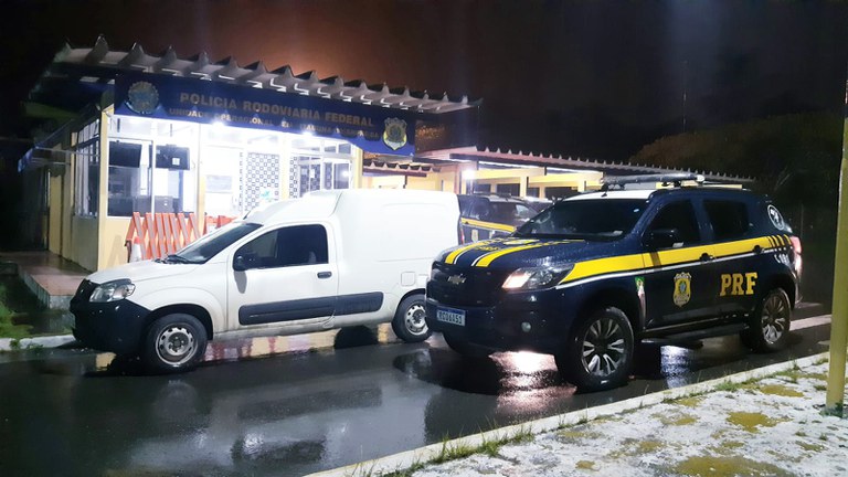 Caminhonete Fiorino com registro de apropriação indébita é recuperado na BR 415