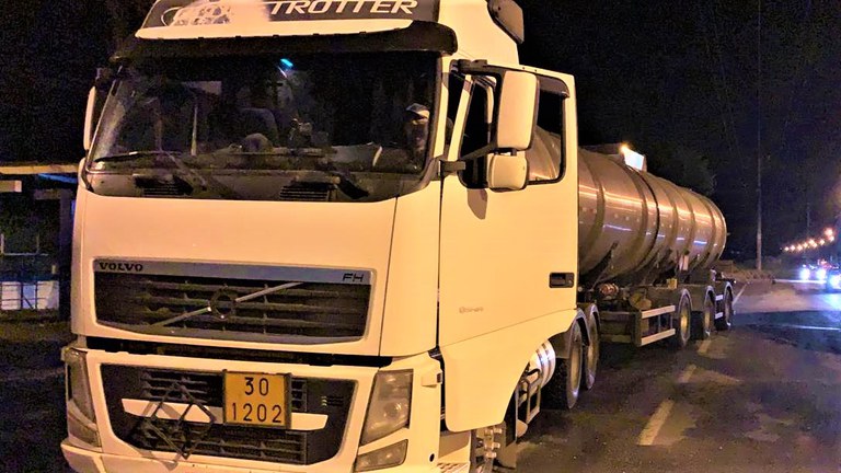 Em Feira de Santana (BA), PRF apreende carreta de combustível com nota fiscal irregular