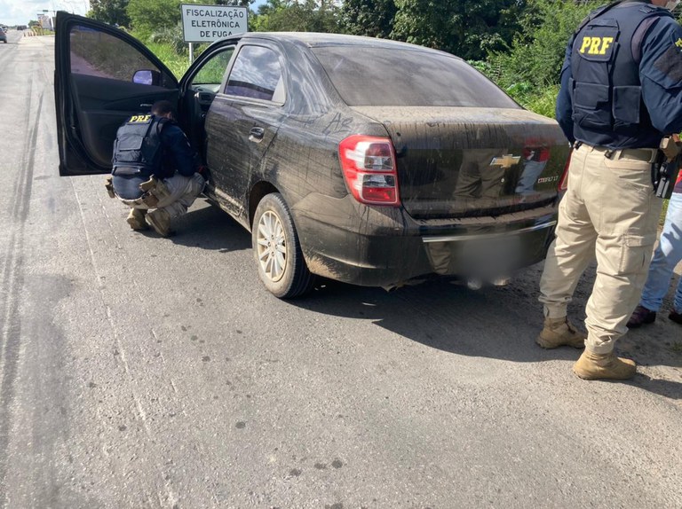Em Feira de Santana (BA), PRF recupera Cobalt roubado em Salvador (BA) e prende condutor por receptação