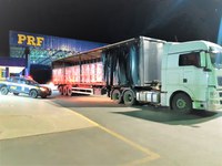 Quase 80 mil latas de cerveja são apreendidas sem nota fiscal na BR 116 em Vitória da Conquista (BA)