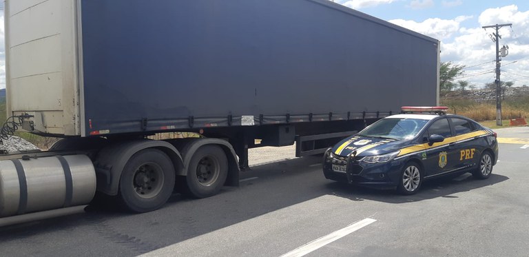 Semirreboque que circulava clonado e com restrições judiciais é apreendido pela PRF em Jequié(BA)