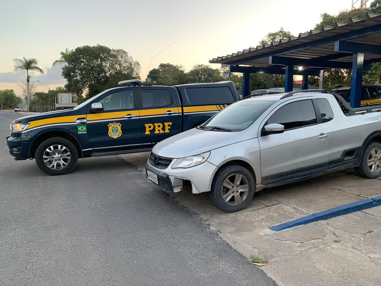 Veiculo roubado na Serra (ES) é recuperado pela PRF BA no município de Teixeira de Freitas