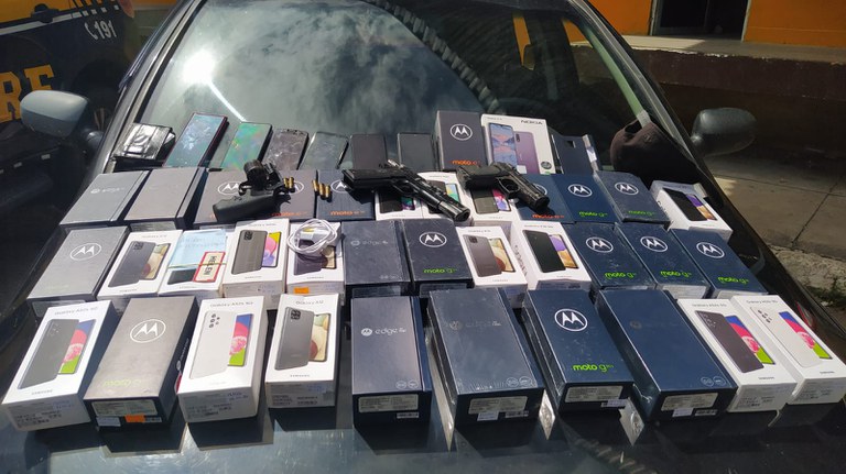 Em ação integrada, PRF e PMBA prendem três homens e apreendem uma adolescente após praticarem assalto a estabelecimento comercial no Sul da Bahia