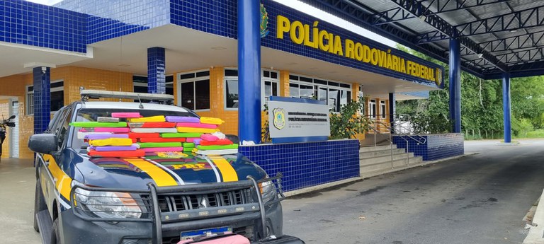 Flagrante na BR 116: Passageiro de ônibus é preso transportando 37 Kg de maconha dentro de malas de viagem