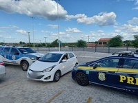 Mais um veículo com restrição de roubo é recuperado em ação conjunta da PRF e da PMBA em Paulo Afonso (BA)