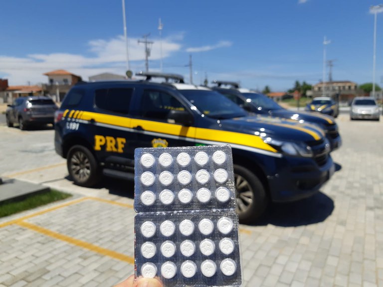 Caminhoneiro é flagrado pela PRF dirigindo por mais de 30 horas sem descanso