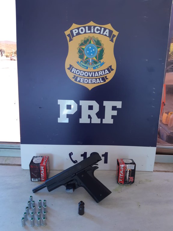 Colombiano é detido com arma de fogo e farta munição na BR 242 em Seabra (BA)