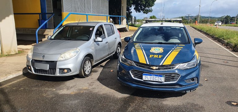 Homem é preso pela PRF após tentar levar Sandero roubado em Salvador (BA) para Ilhéus (BA)