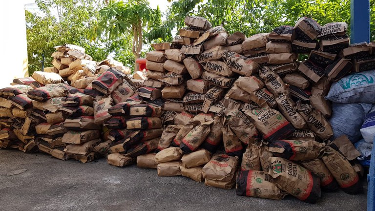 Na Chapada Diamantina, PRF BA e MPBA apreendem mais de 800 sacos de carvão vegetal comercializado irregularmente