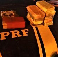 Prejuízo ao narcotráfico: PRF apreende cloridrato de cocaína escondido em compartimento secreto de Gol