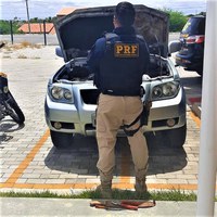 PRF apreende na Bahia veículo utilitário que circulava com placa clonada do Ceará