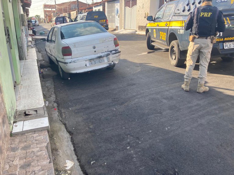 Em ação conjunta entre PRF e PM, drogas, armas, munições e coletes balísticos são apreendidos em Feira de Santana (BA)