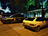 Gol 1993 com restrição de roubo é recuperado pela PRF  no Extremo Sul da Bahia