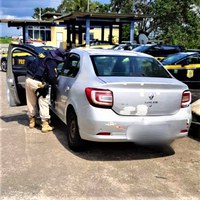 Carro com mais de R$ 60 mil em multas é apreendido na BR 101