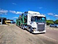 Após abordagem a caminhão cegonha, PRF apreende motocicleta adulterada no compartimento de carga