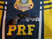 Após abordagem, PRF encontra revólver e munições escondidos em carro na BR 116