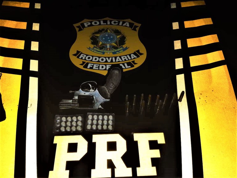 Após abordagem, PRF apreende revólver e munições dentro de carro na BR 367
