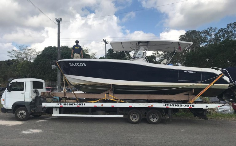 Em menos de 20 dias, PRF flagra um segundo barco de luxo sendo transportado de forma irregular na BR 101 em Itabuna (BA)