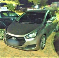 PRF apreende HB20 com elementos de identificação veicular adulterados