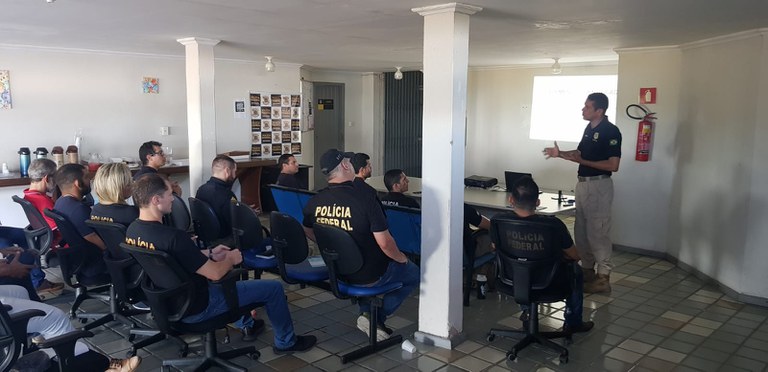 PRF na Bahia ministra Cursos de Enfrentamento às Fraudes Veiculares nas cidades de Salvador e Eunápolis
