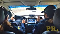 PRF socorre motorista na rodovia e descobre que era um foragido da justiça