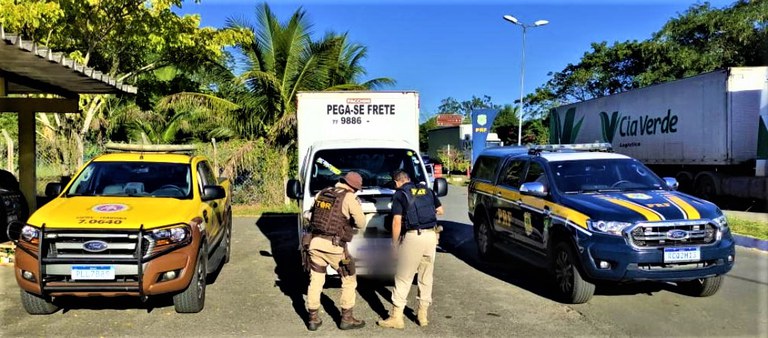 Caminhonete roubada em Salvador é recuperada em trecho da BR 415 no Sul da Bahia