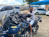 Mais um sonho realizado: Tio faz pedido especial e fã mirim de Salvador (BA) conhece as dependências da PRF