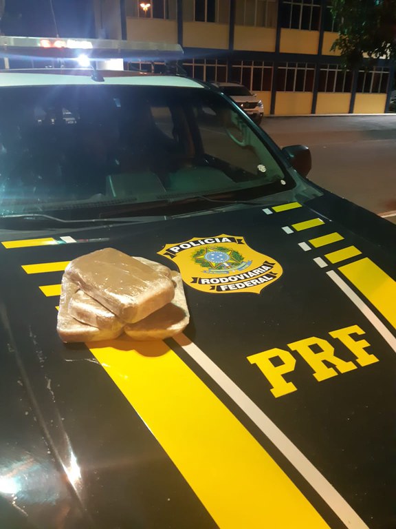 PRF na Bahia apreende pasta base de cocaína escondida dentro de bagagem de passageira na Chapada Diamantina