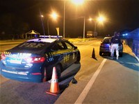 PRF prende líder de tráfico por rompimento tornozeleira eletrônica e uso documento falso