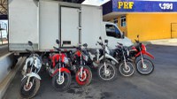 Após abordagem a caminhão-baú, PRF encontra 6 motocicletas adulteradas no compartimento de carga