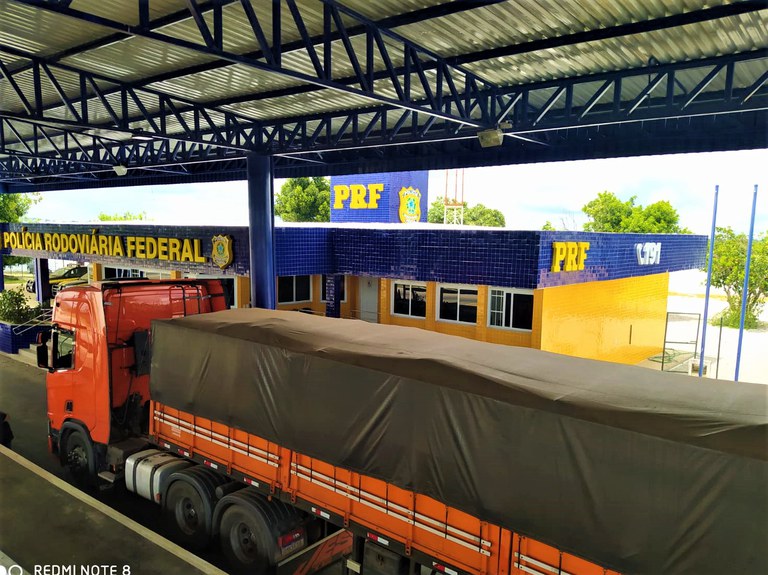 Carga farinha de trigo avaliada em mais de R$ 100 mil é apreendida no sudoeste da Bahia por sonegação fiscal e excesso de peso