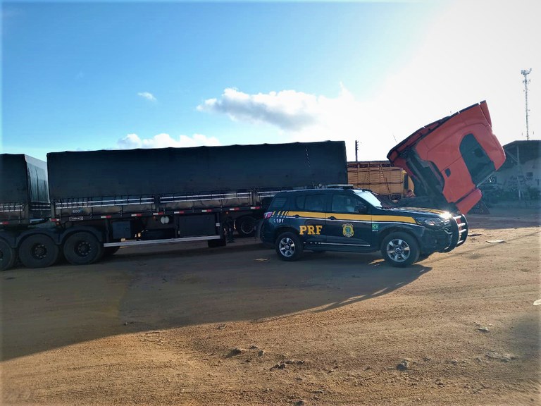 Com mais de 40 toneladas de excesso de peso bi-trem é apreendido pela PRF na BR 116 em Vitória da Conquista