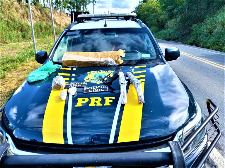 Integrantes de facção criminosa são presos na BR 101 com armas de fogo e drogas