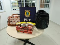 Mulher é presa transportando maconha e crack em ônibus