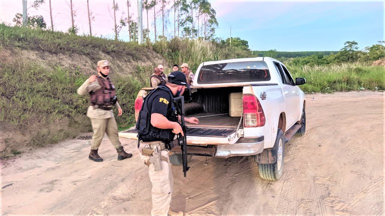 PRF recupera em Teixeira de Freitas (BA) caminhonete Hilux roubada  em Montanha (ES)