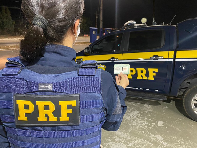 Após abordagem a ônibus na BR 116, PRF prende foragido da Penitenciária de Hortolândia (SP) no dia do seu aniversário