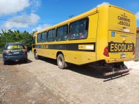Ônibus público escolar é apreendido por desvio de finalidade na Bahia