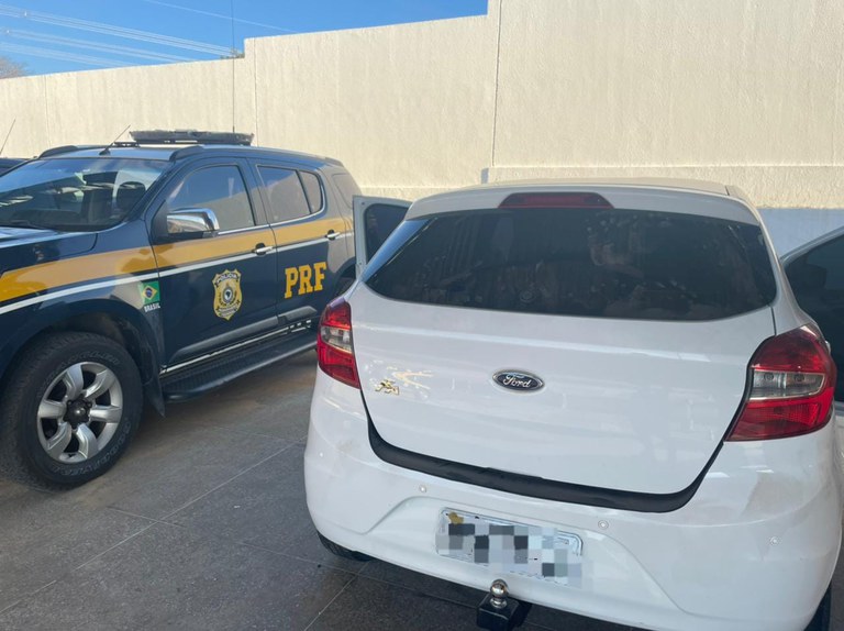 IMAGEM - Ford Ka clonado é recuperado em Barro (CE)