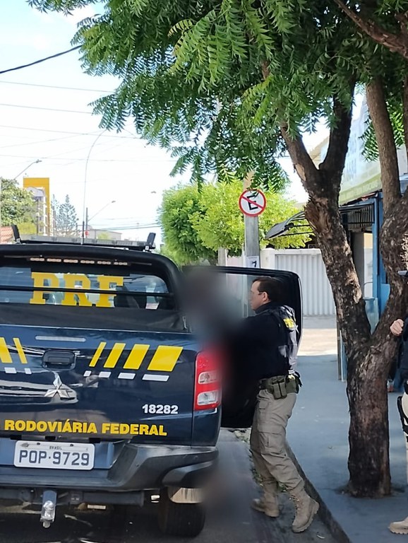 IMAGEM - Homem procurado por assassinar a esposa é preso uma semana após emissão de mandado